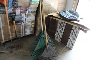 lot 1176 image: Lot of (5) Leaf Rakes  - Leaf Bag