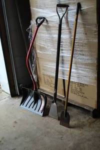 lot 1177 image: Snow Shovel, Ice Chippers (x2)