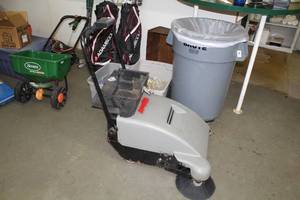 lot 1002 image: Commercial Sweeper, Battery