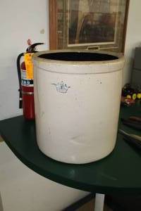 lot 1018 image: 10-Gallon Pot