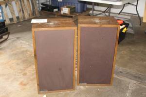 lot 1039 image: Lot of (2) Genesis Stereo Speaker Towers