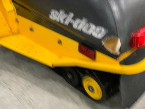 lot 3 image: 1998 SKIDOO MINI Z 120 KIDSYOUTH SNOWMOBILE