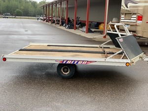lot 7 image: 2001 TRITON SNOWMOBILE TRAILER