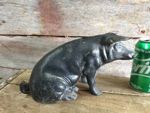 lot 16 image: Cast Iron Pig - Piggy Bank