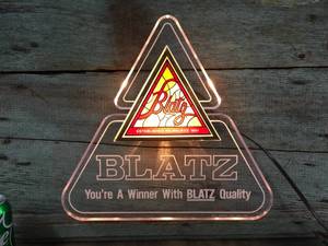 lot 33 image: Vintage Blatz Hanging Triangle Beer Light