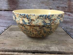 lot 39 image: Vintage Redwing Advertiser Saffron #6 Spongeware Bowl