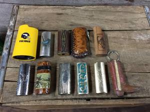 lot 46 image: 11 Vintage Lighter Cases - Wood - Metal - Turquois - Leather