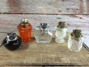 lot 48 image: 5 Vintage Glass Table Lighter