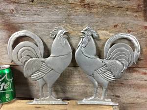 lot 58 image: 2 Vintage Carson Cast Aluminum Rooster Wall Hangers
