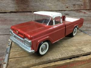 lot 68 image: Vintage Nylint Ford Pickup