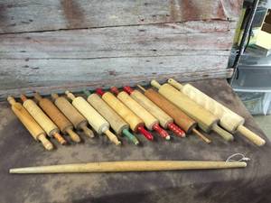 lot 98 image: Vintage Wooden Rolling Pin Collection