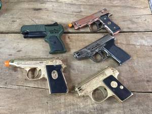 lot 115 image: 5 Vintage Pistol Lighters