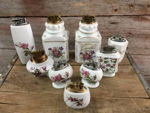 lot 118 image: 9 Vintage Porcelain Floral Design Table LightersCig Holders