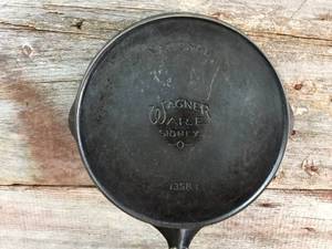 lot 123 image: Vintage Early Wagner National 10 Skillet Fry Pan