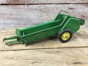 lot 141 image: Vintage John Deere Eska Manure Spreader Metal Toy