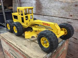 lot 146 image: Classic Tonka Large Yellow Road Grader