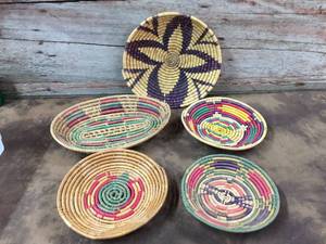 lot 154 image: 5 Handwoven Baskets
