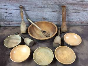 lot 157 image: Vintage Wooden Bowls - Kitchen Items