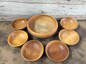 lot 167 image: Turned Wooden Bowl Set