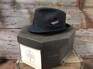 lot 183 image: Vintage Dobbs America Mens Hat
