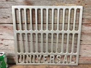 lot 191 image: Vintage Cast Iron Heat Grate
