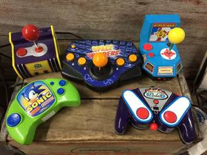 lot 202 image: Handheld Video Game Systems - Sonic - Ms PackMAN - Space Invaders - Namco