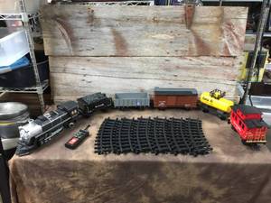 lot 204 image: EzTec G Game Radio Control Train Set