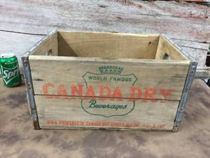 lot 212 image: Vintage Canada Dry Wooden Crate
