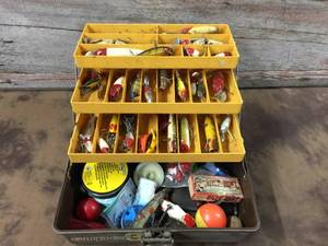 lot 211 image: Vintage Tackle Box with Old Lures