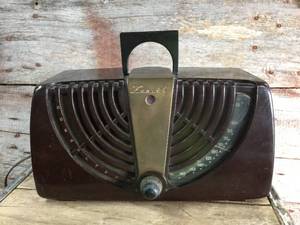 lot 218 image: Vintage Zenith 1940s Radio - Works