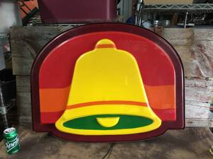 lot 220 image: Vintage Taco Bell Light Up Sign - Works