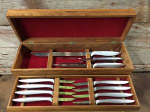 lot 242 image: Vintage Gerber Legendary Blades 11pc Steak Knives - Carving Set In Walnut Case
