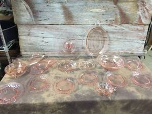 lot 251 image: Group Pink Depression Glass