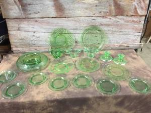 lot 252 image: Group Green Depression Glass