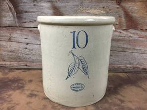 lot 257 image: Vintage Birch Leaf 10 Gallon Crock-Union Stoneware