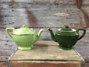 lot 256 image: 2 Vintage Hall Tea Pots