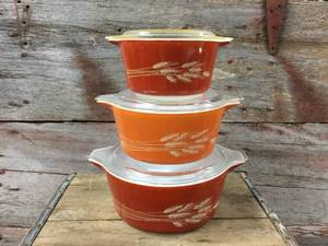 lot 262 image: Vintage 6pc Pyrex Bowl Set - Lids