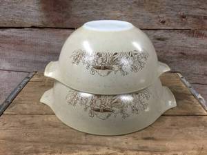 lot 263 image: Vintage Pyrex Bowls