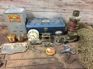 lot 267 image: Vintage Metal Items