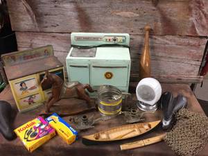 lot 277 image: Group Vintage Items