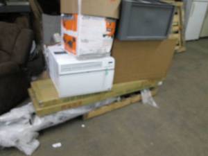 lot 364 image: pallet of misc that needs work ...
