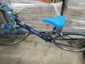 lot 375 image: vintage girls huffy 10 speed...