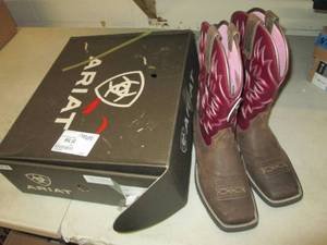 lot 4 image: ariat womens deliah size 9 B medium...