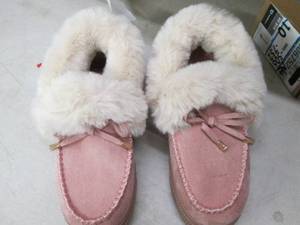 lot 10 image: womens comfort foam midnight slippe...