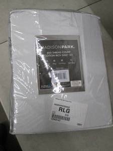 lot 16 image: Madison Park 800 thread count cotto...