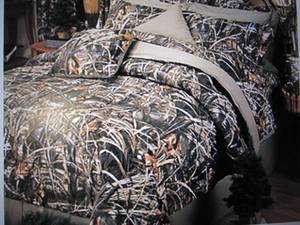 lot 23 image: Realtree Max 4 Camo Bedding collect...