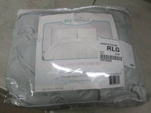 lot 25 image: My world Duvet cover set, full quee...