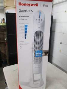 lot 55 image: Honeywell Quietset 5 fan, open box...