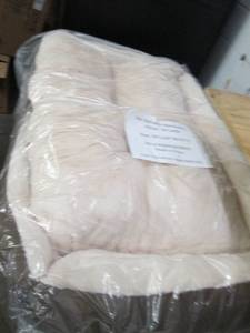 lot 64 image: XXL PET Bed with removable pillow, ...