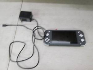 lot 80 image: Nintendo switch grey, doesnt power ...